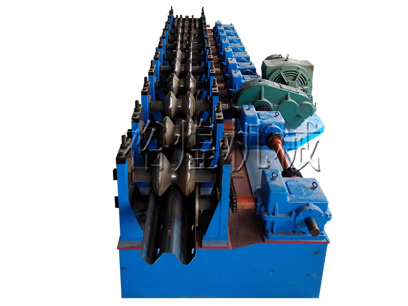 高速護(hù)欄板設(shè)備 高速護(hù)欄板設(shè)備